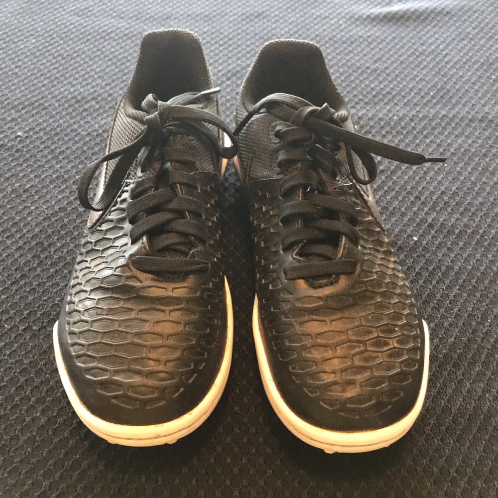 Nike Soccer Magistax Tf Turf Cleats size youth 1